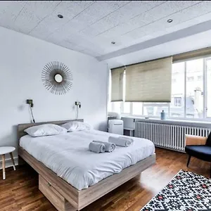 https://modern-flat-near-opra-galeries-lafayette.fr-paris.fr