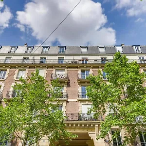 https://hostnfly-apartments-nice-spacious-apt-in-a-dynamic.fr-paris.fr