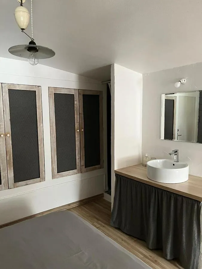 Les Chambres De Pauline Avec Spa Et Climatisation Parking Moto Albertville France