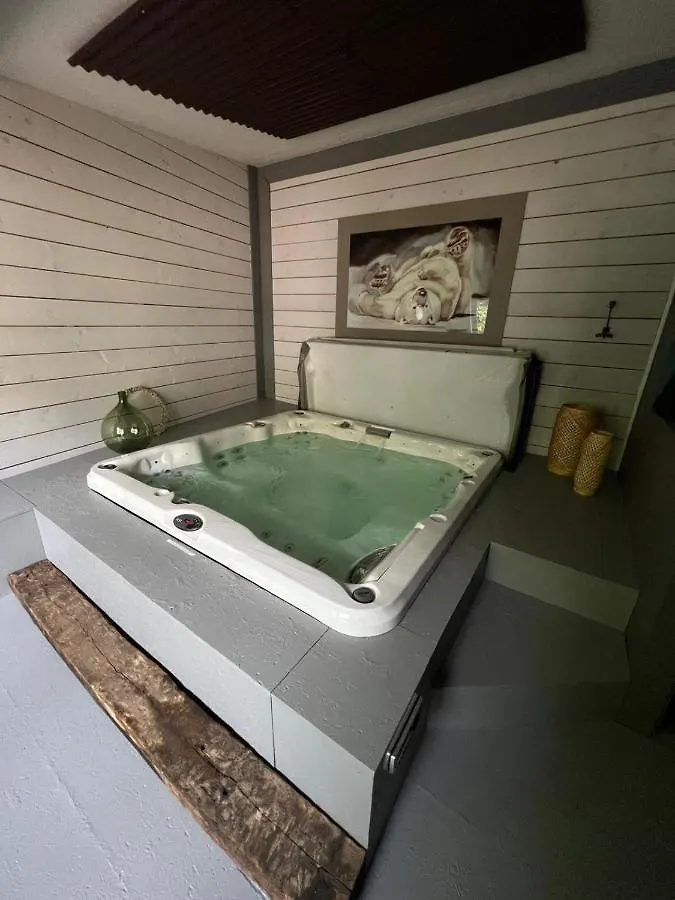 Les Chambres De Pauline Avec Spa Et Climatisation Parking Moto Albertville 0*,  France